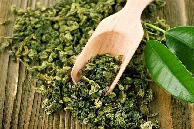 Chás para secar a barriga: 10 opções (e como preparar)
